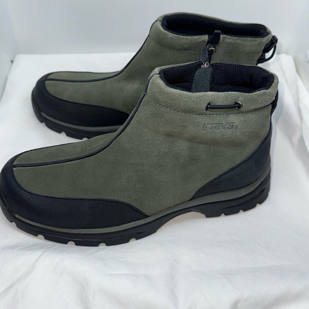 Size 8.5 Teva Women’s Waterproof Hiking Olive and Black Ankle Boots